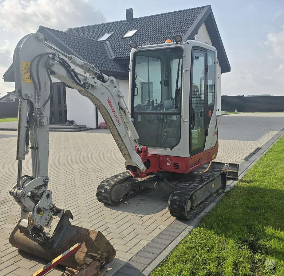 Takeuchi TB 320, mini ekskavatori