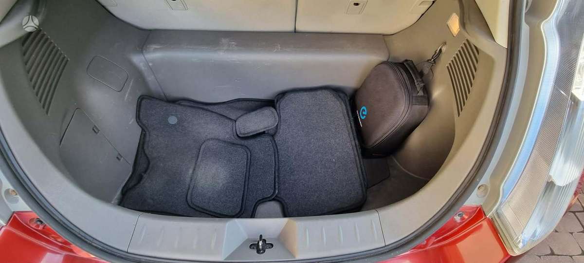 Nissan Leaf, Хэтчбек