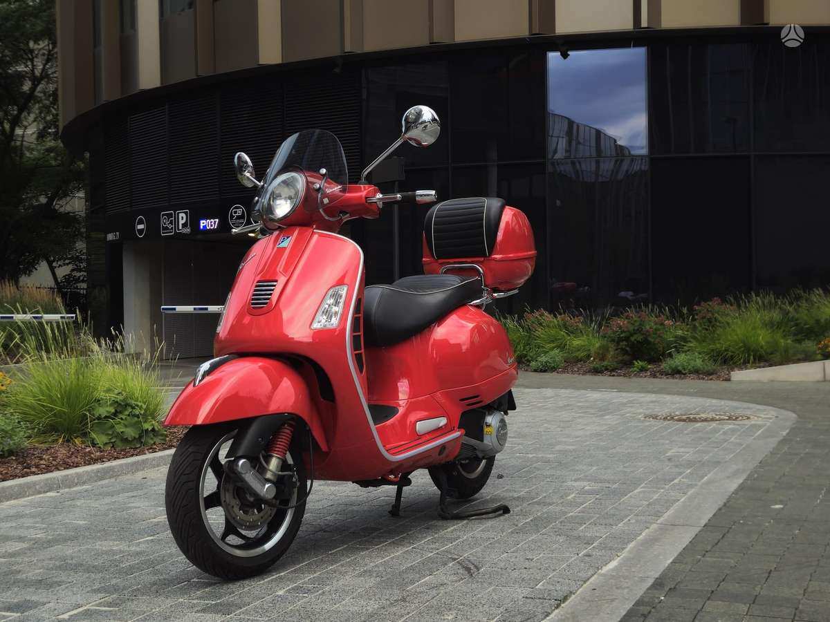 Piaggio Vespa 125cc, scooters / mopeds