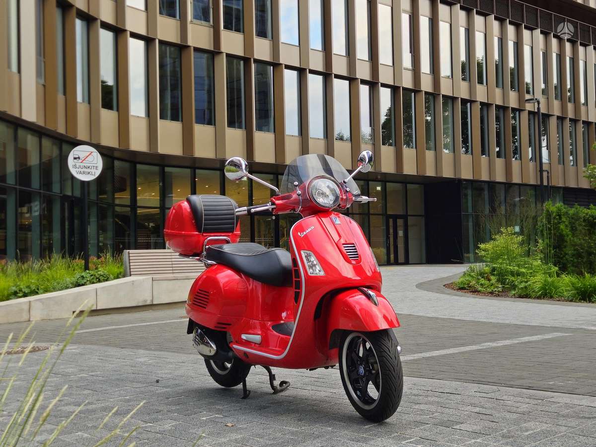 Piaggio Vespa 125cc, scooters / mopeds