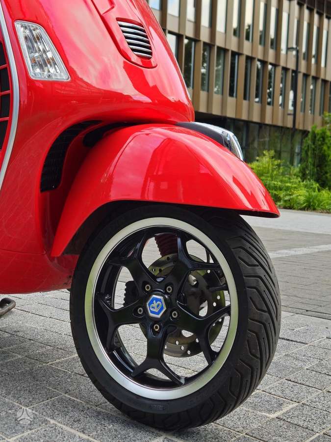 Piaggio Vespa 125cc, мотороллеры / мопеды