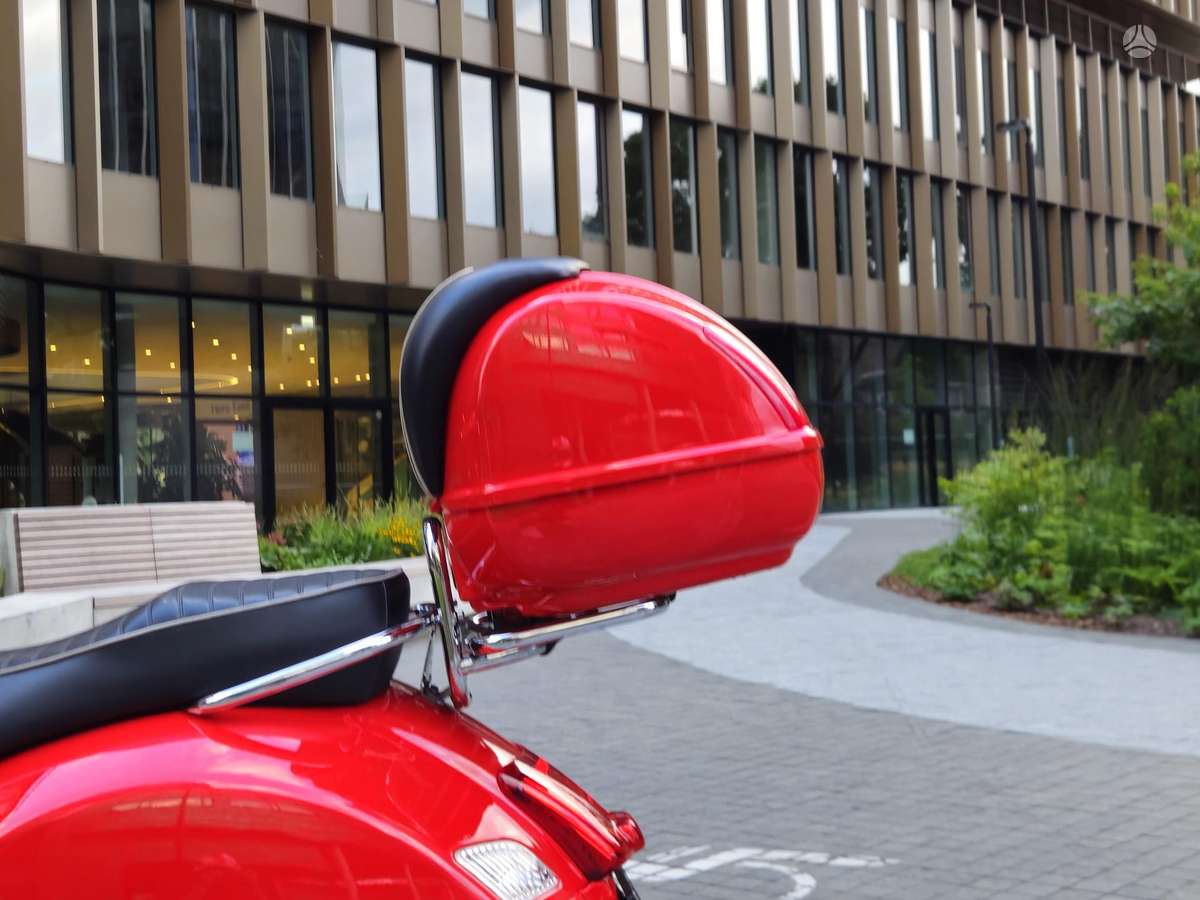 Piaggio Vespa 125cc, scooters / mopeds