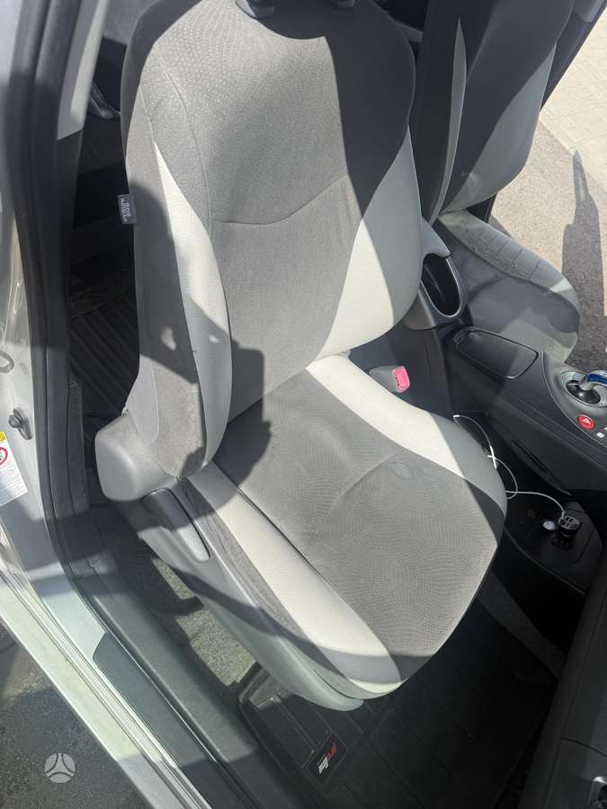 Toyota Prius - 10