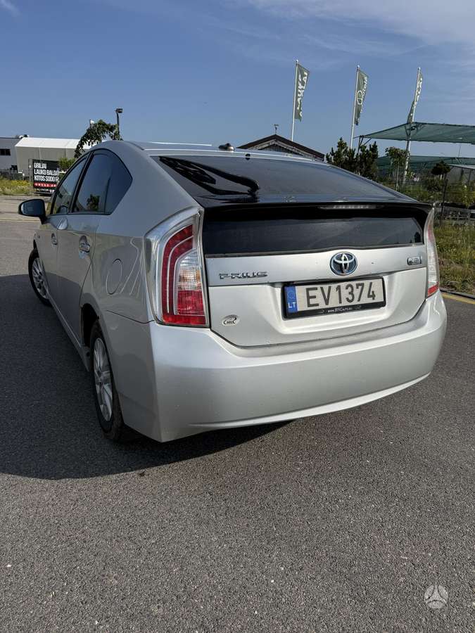 Toyota Prius - 4