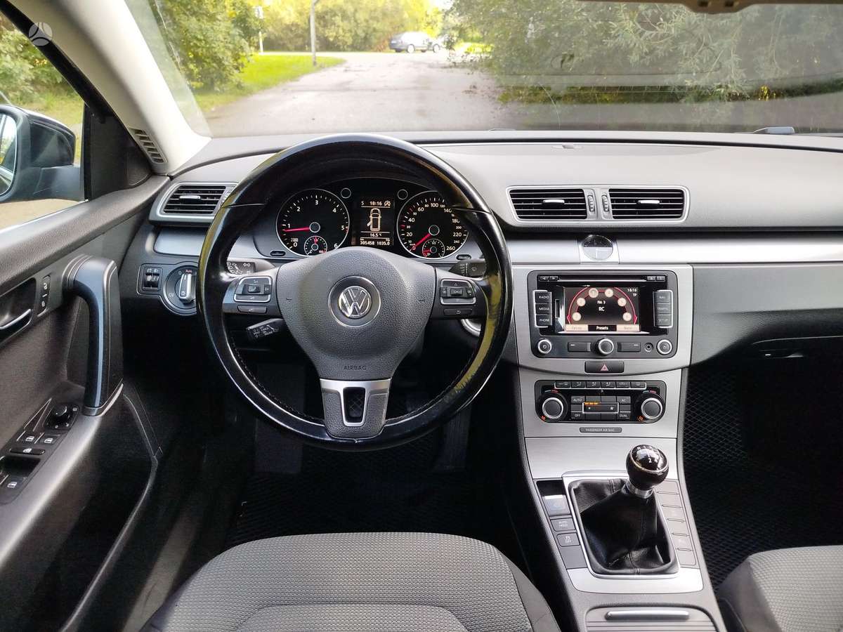 Volkswagen Passat - 11