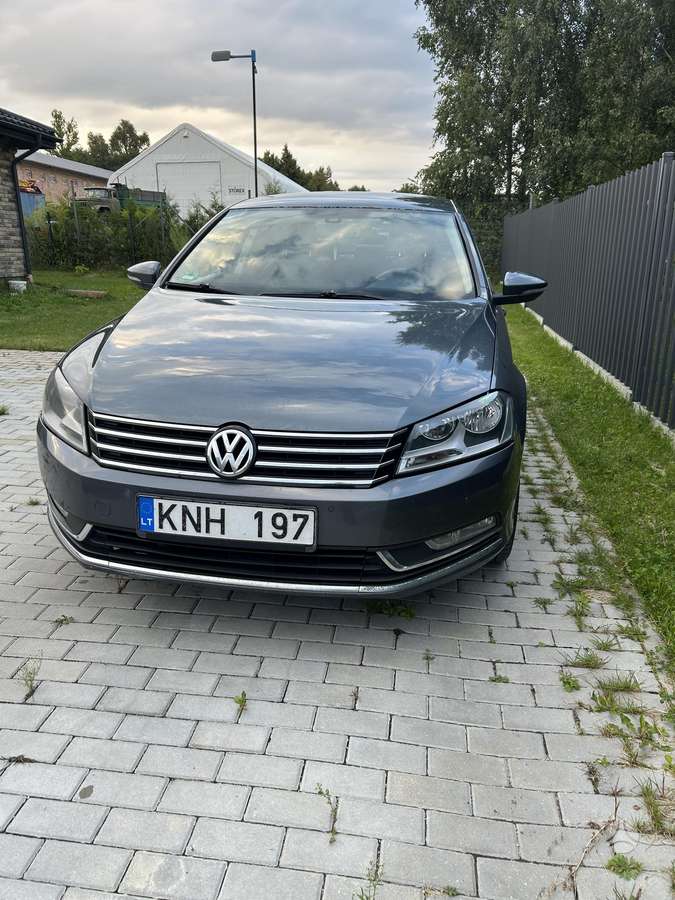 Volkswagen Passat - 1