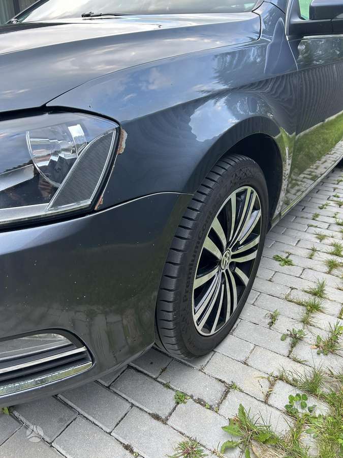 Volkswagen Passat - 4