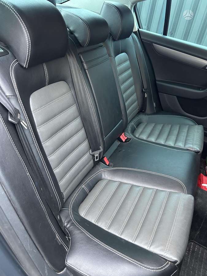 Volkswagen Passat - 10