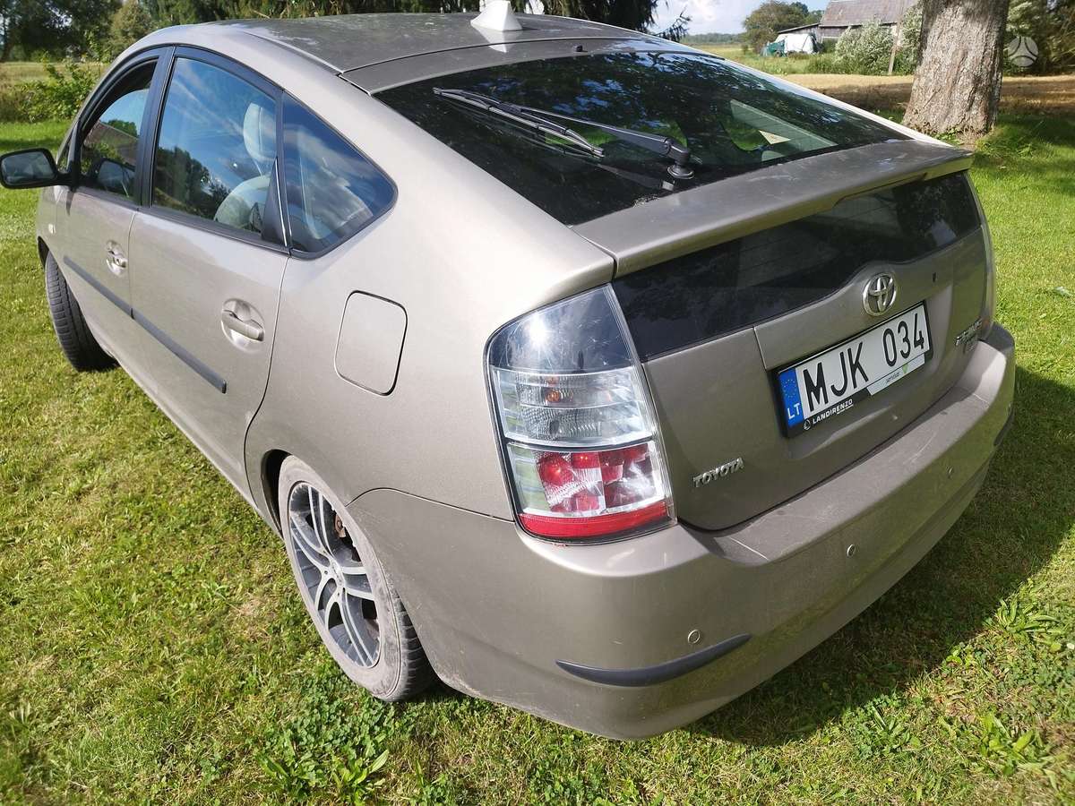 Toyota Prius - 5
