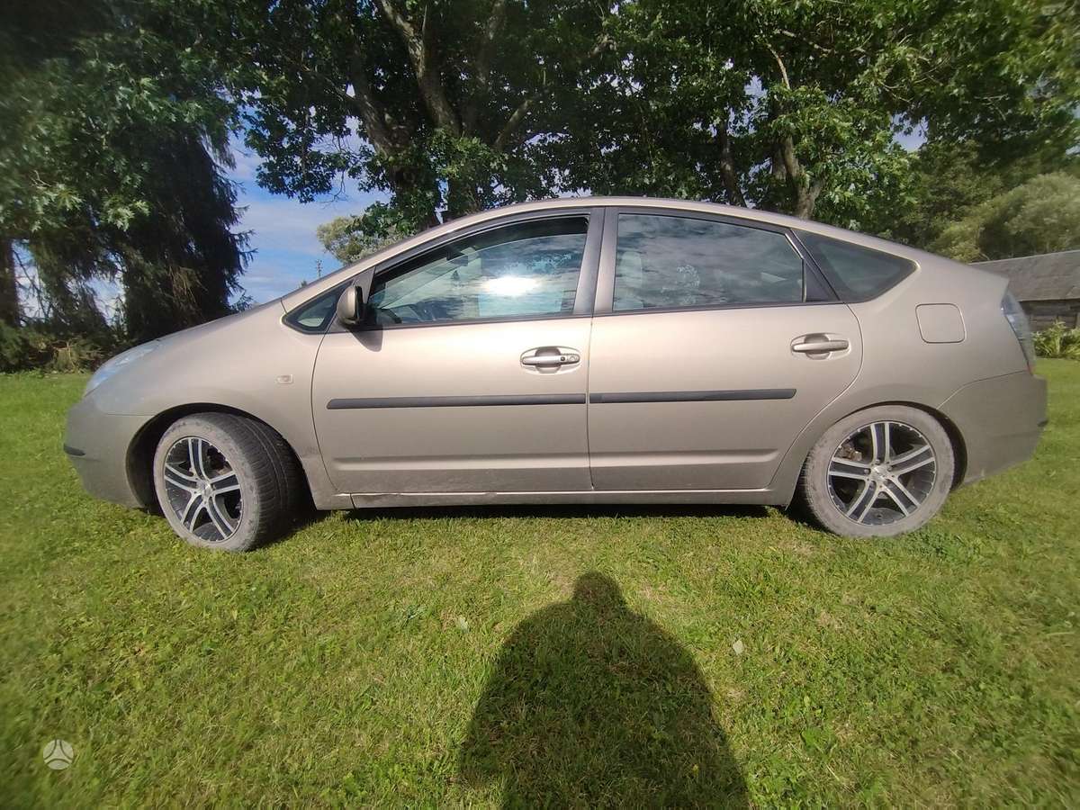 Toyota Prius - 4