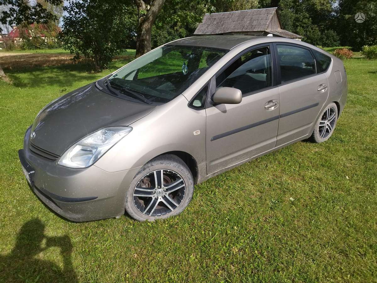 Toyota Prius - 3