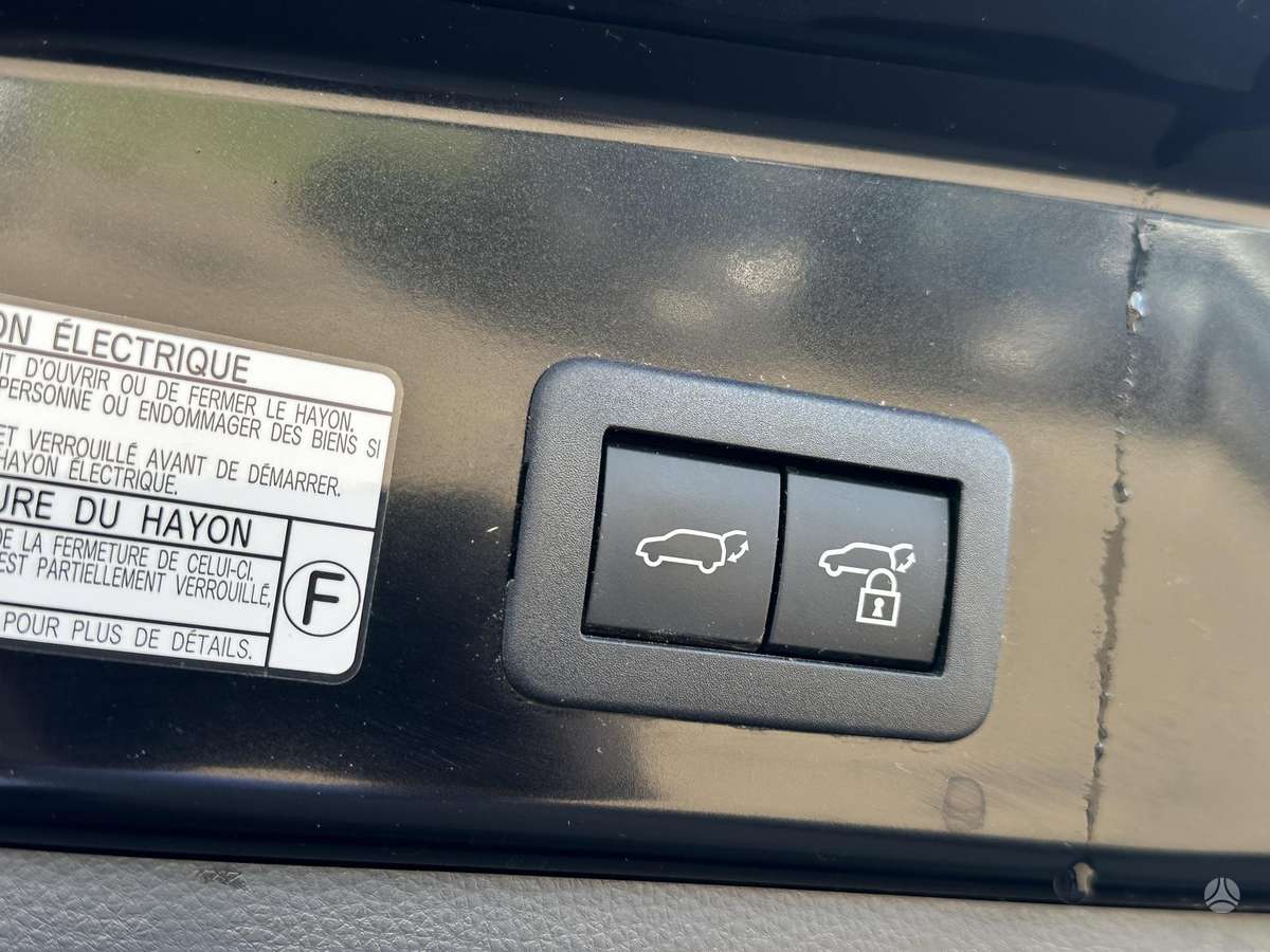 Toyota Corolla Cross - 12