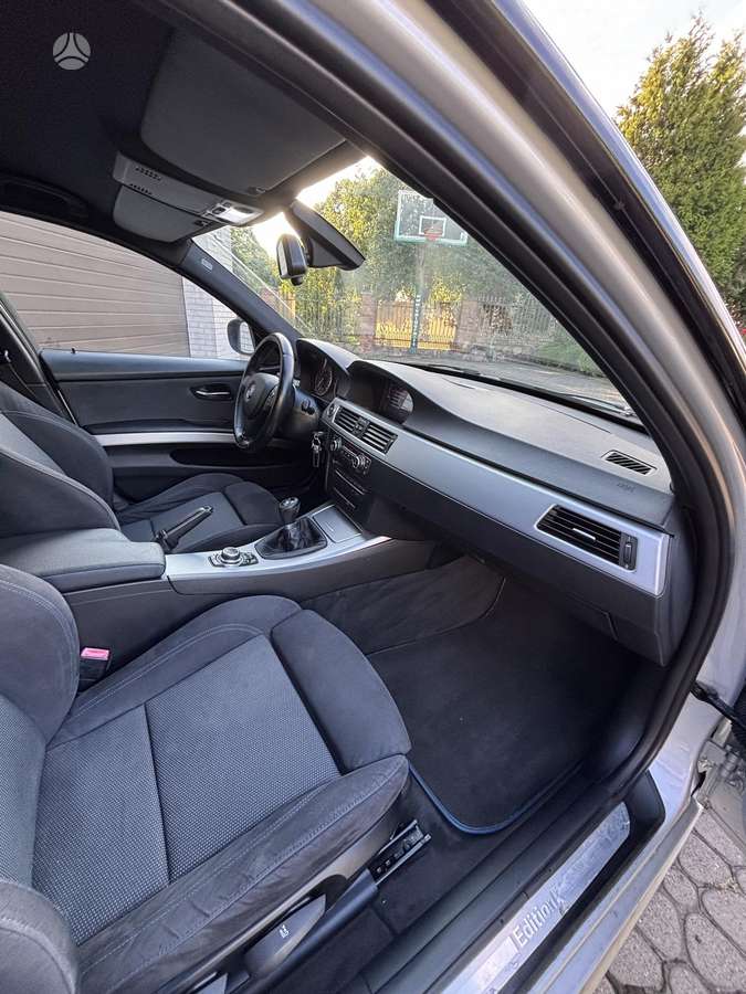 BMW 320, Универсал