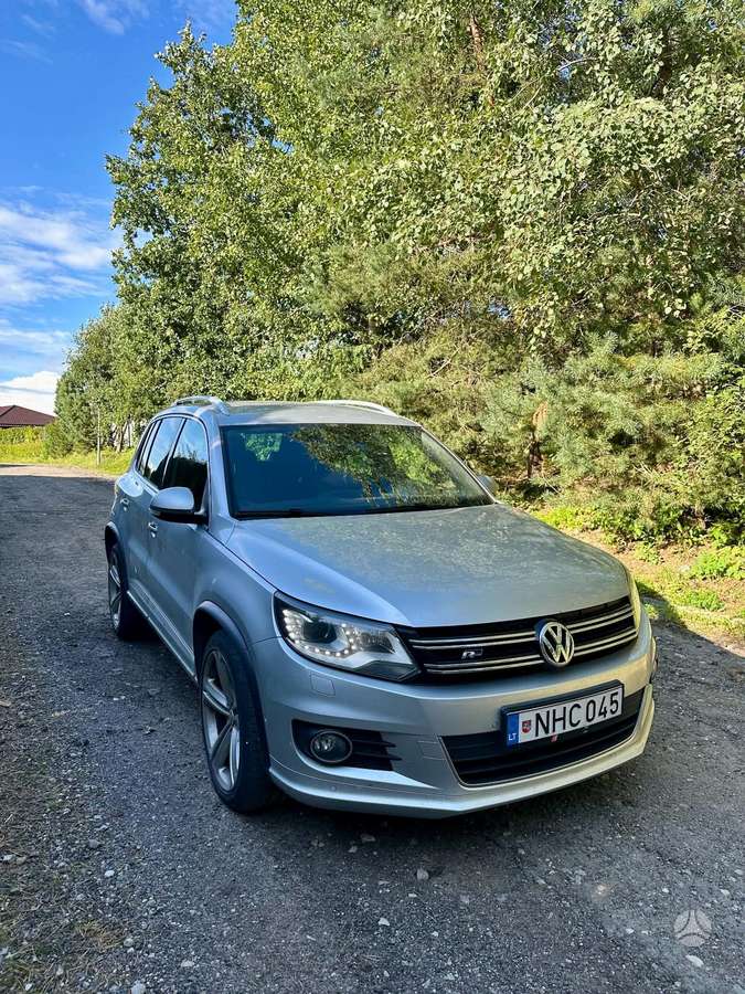 Volkswagen Tiguan - 1