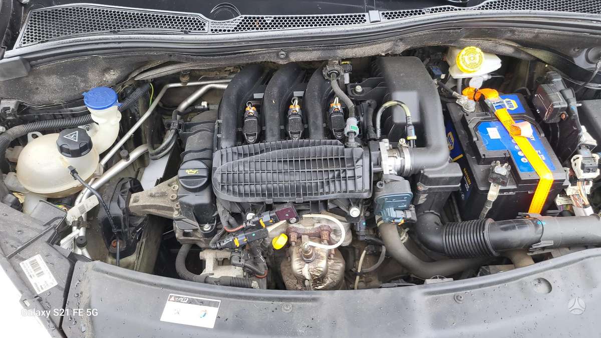 Peugeot 208, 1.2 l., hatchback