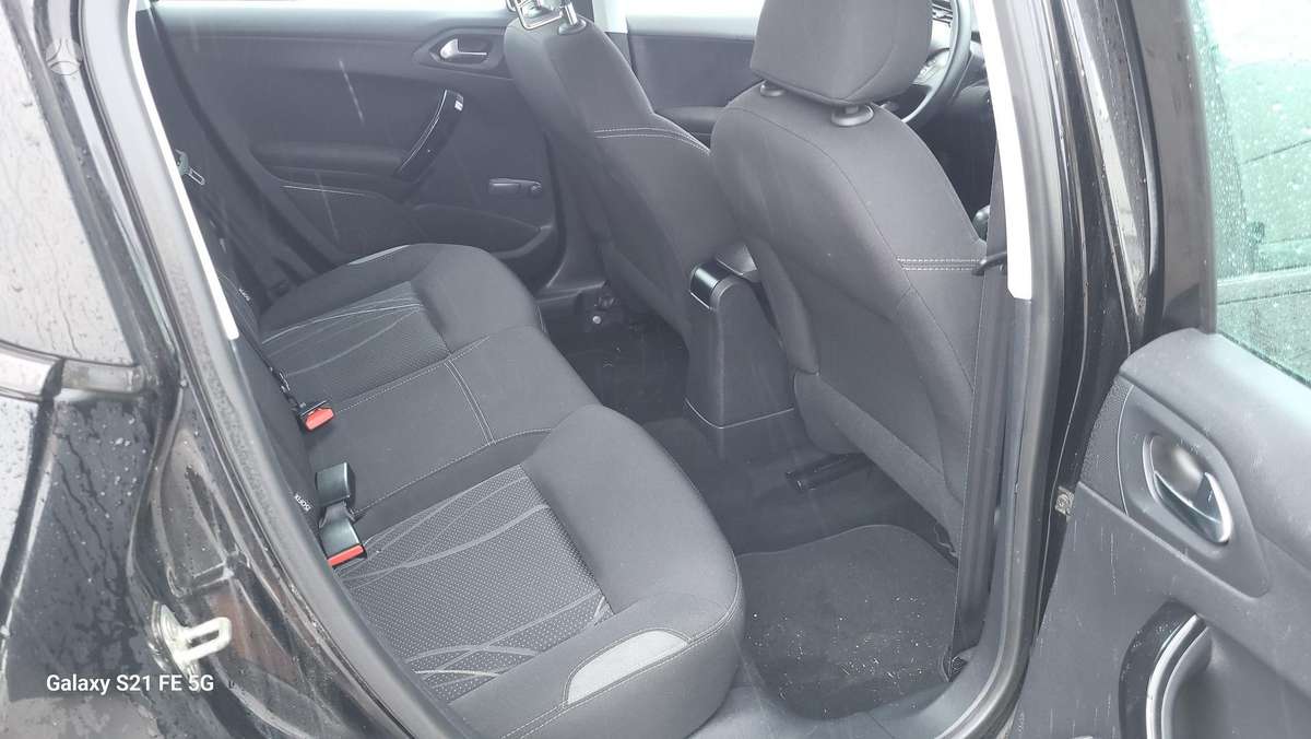 Peugeot 208, 1.2 l., hatchback