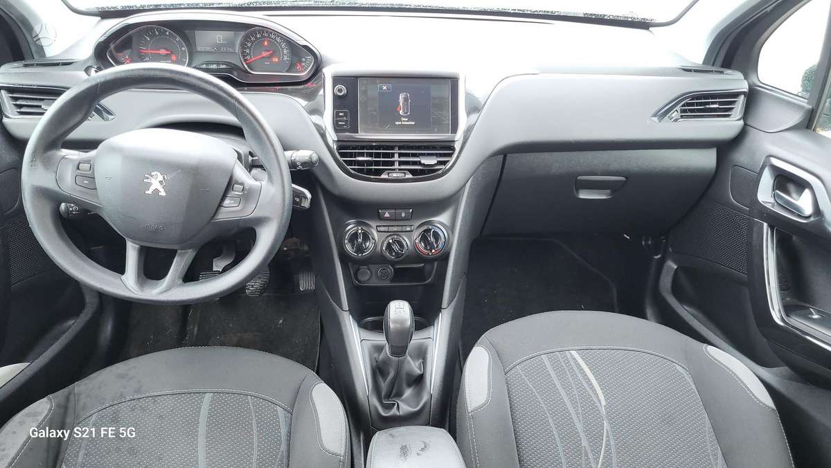 Peugeot 208, 1.2 l., hatchback