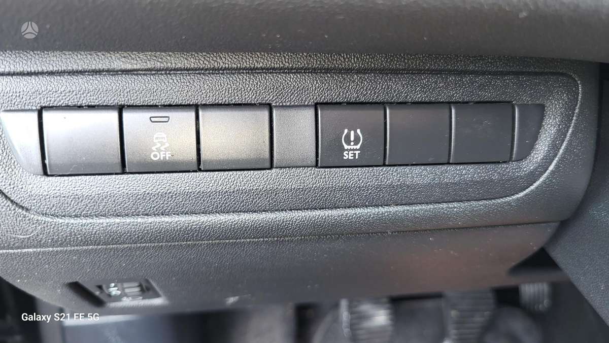 Peugeot 208, 1.2 l., hatchback