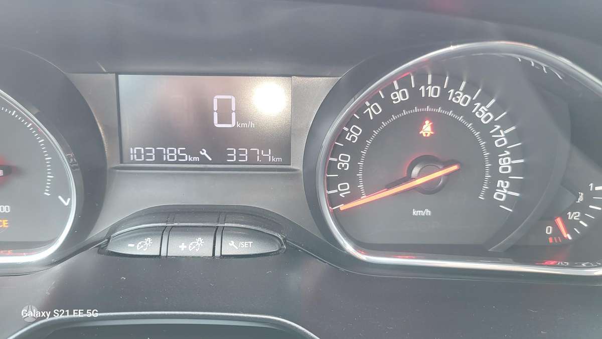 Peugeot 208, 1.2 l., hatchback