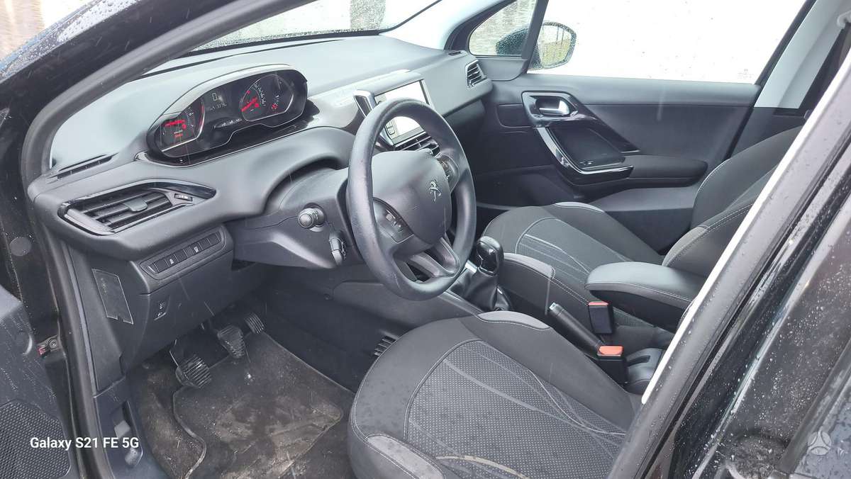 Peugeot 208, 1.2 l., hatchback