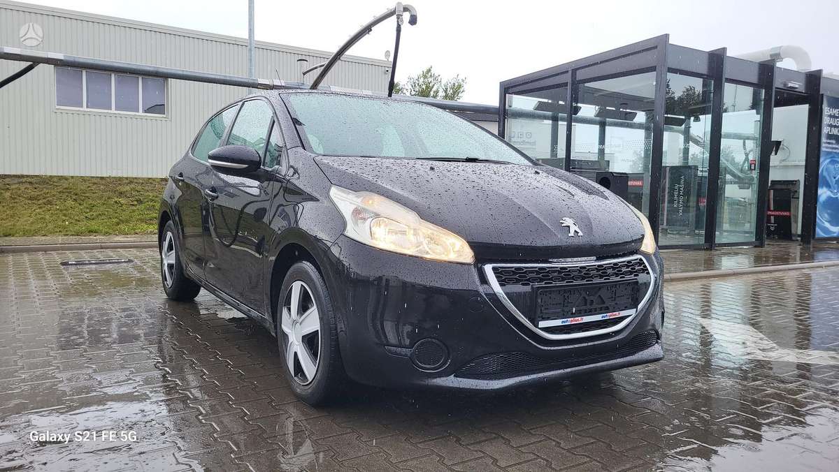 Peugeot 208, 1.2 l., hatchback