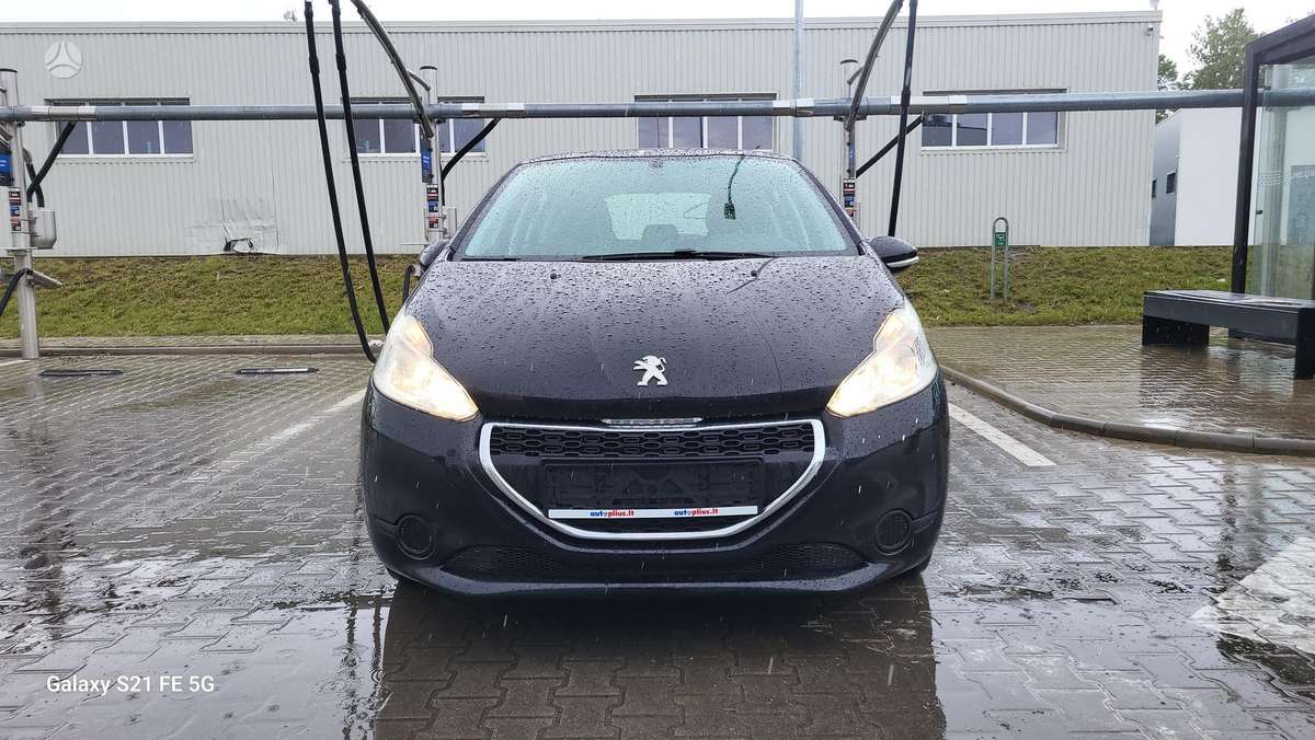 Peugeot 208, 1.2 l., hatchback