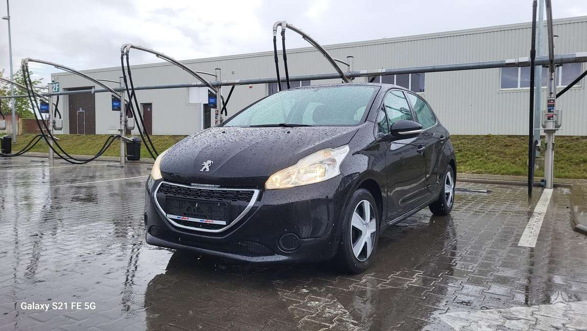 Peugeot 208, 1.2 l., hatchback