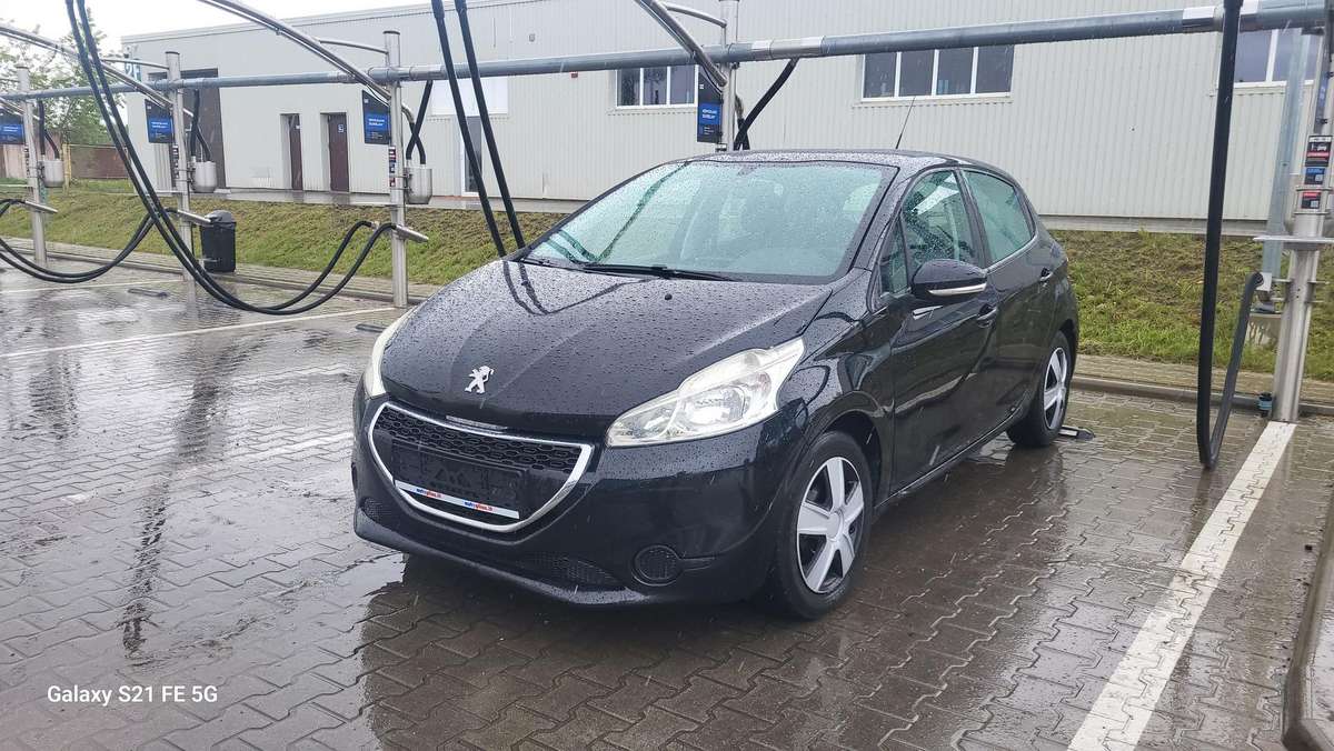 Peugeot 208, 1.2 l., hatchback