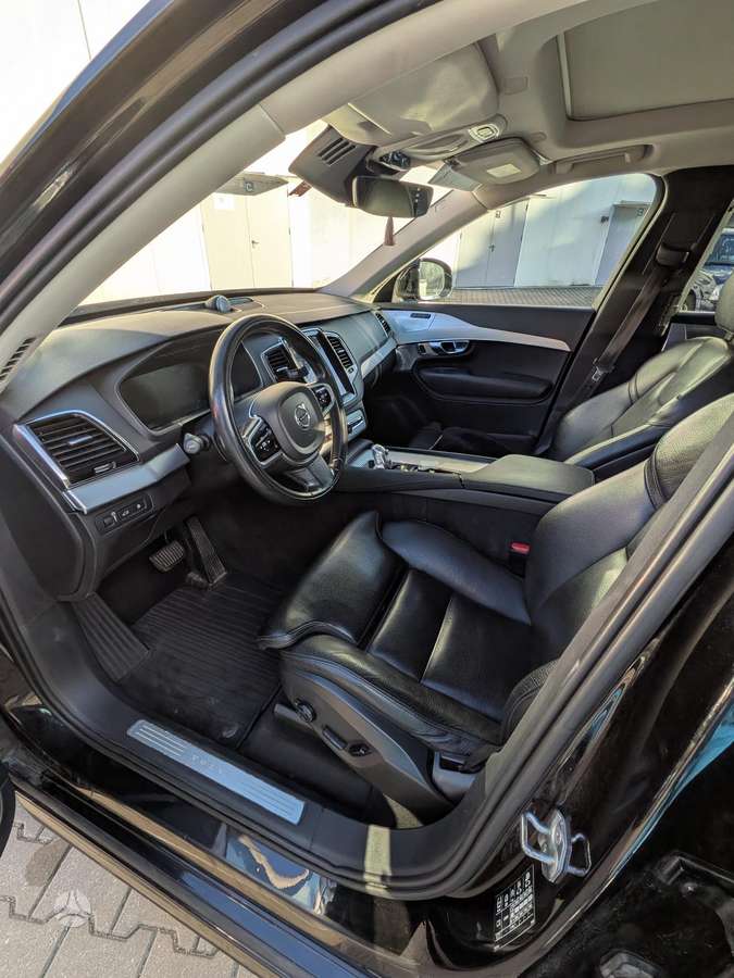 Volvo XC90 - 9