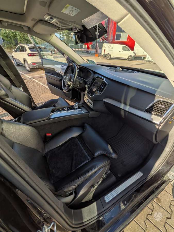 Volvo XC90 - 10
