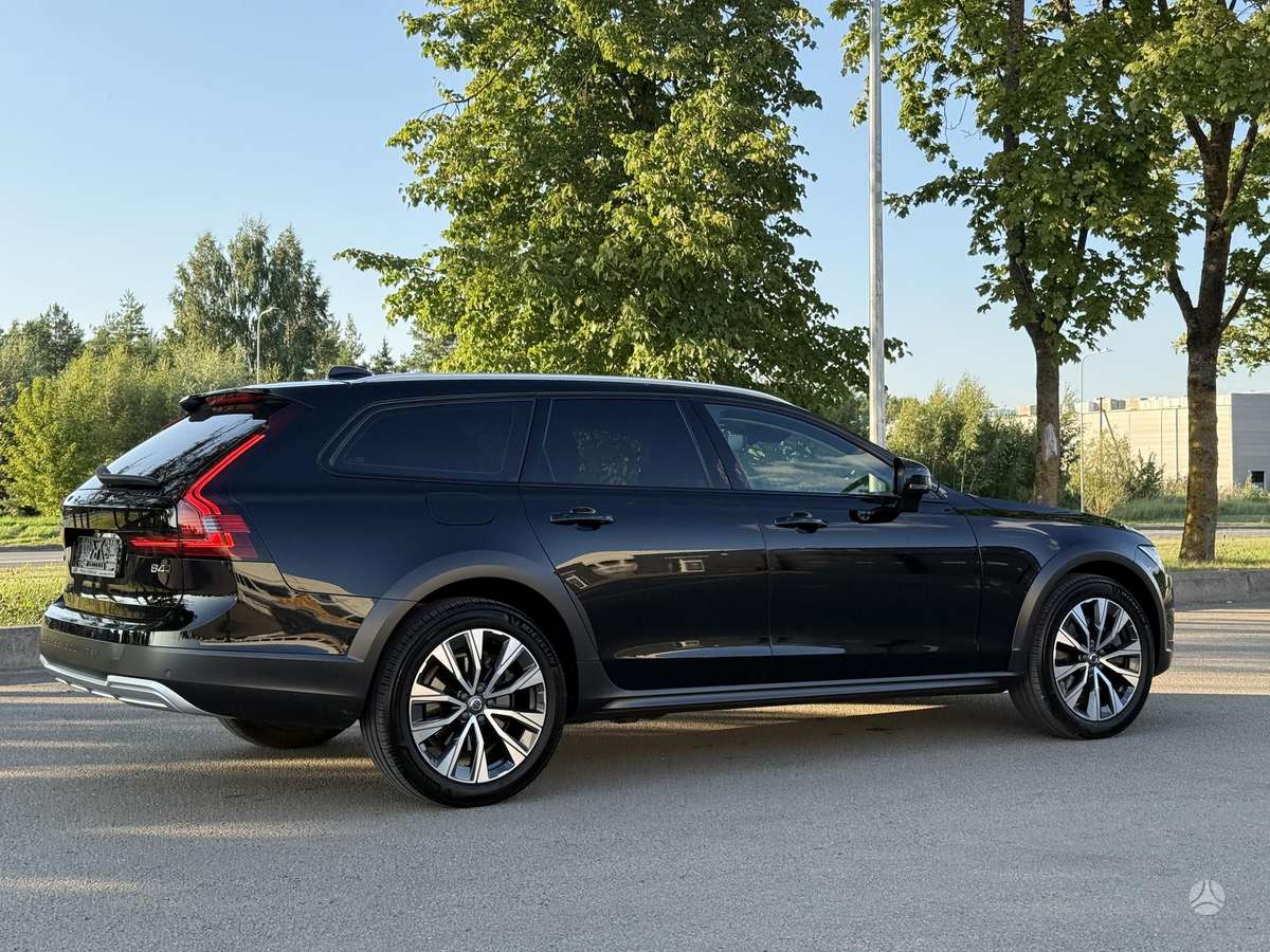 Volvo V90 Cross Country - 11