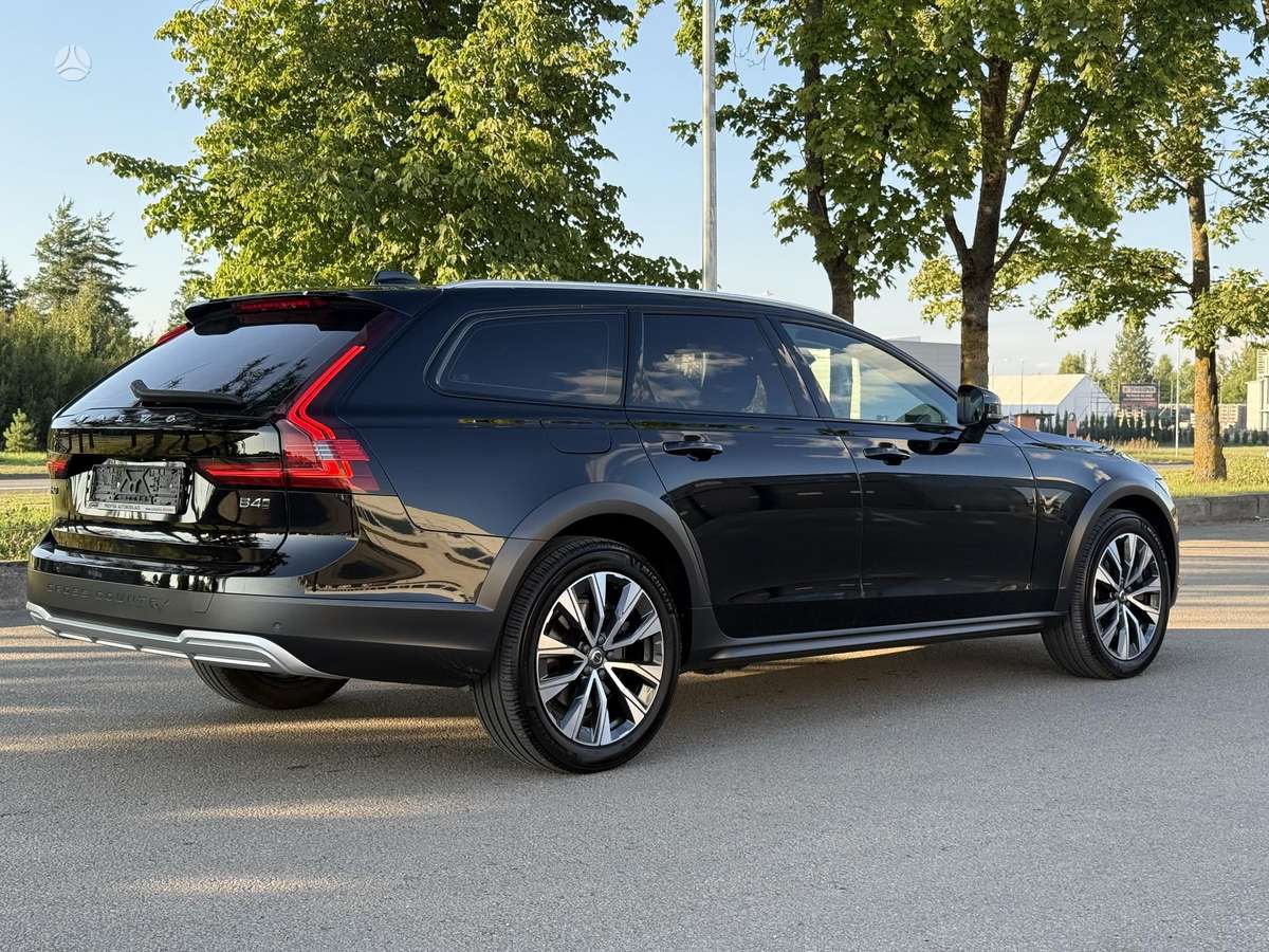 Volvo V90 Cross Country - 12