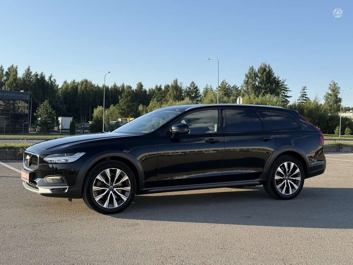 Volvo V90 Cross Country - 10
