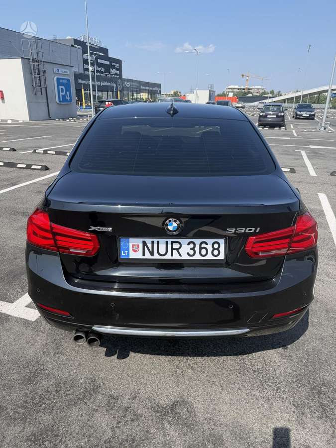 BMW 330, 2.0 l., Седан