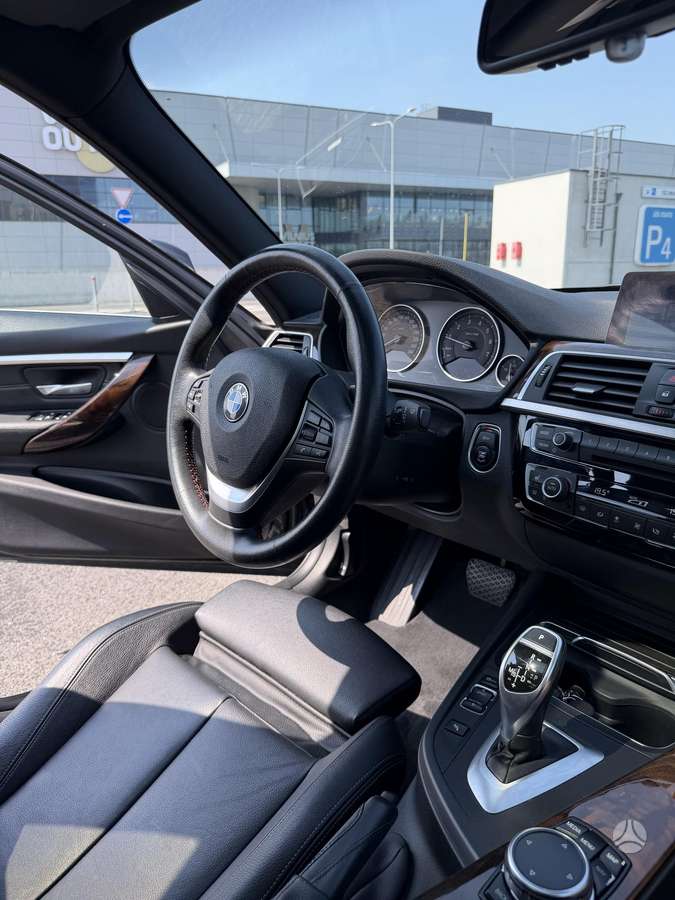 BMW 330, 2.0 l., Седан