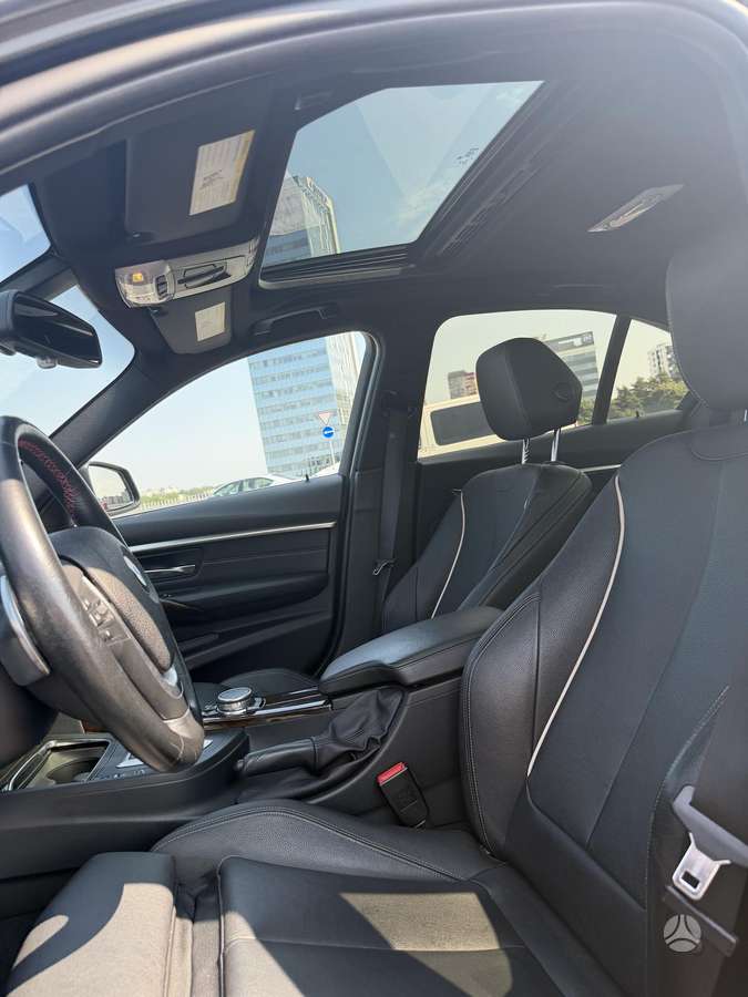 BMW 330, 2.0 l., Седан