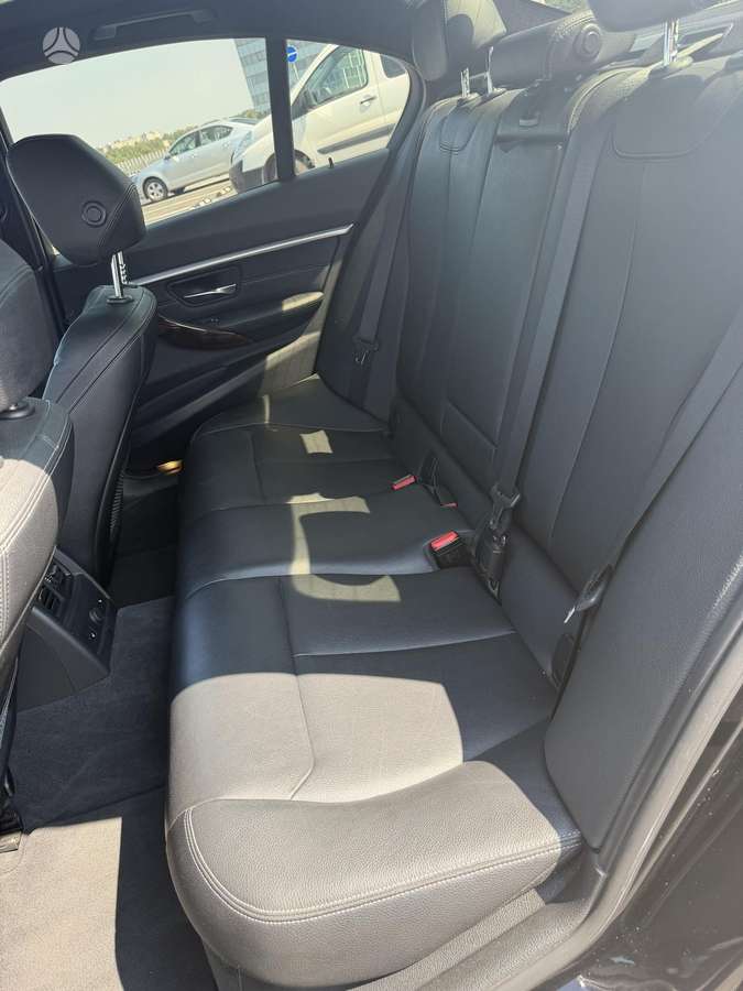 BMW 330, 2.0 l., Седан