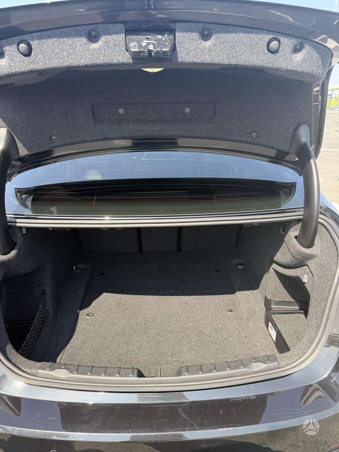 BMW 330, 2.0 l., Седан