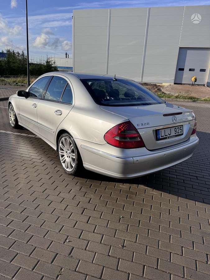 Mercedes-Benz E320, 3.2 l., Седан