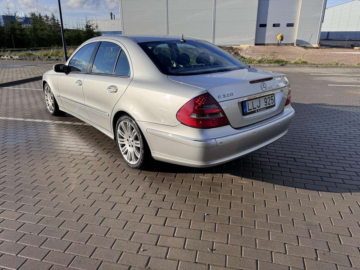 Mercedes-Benz E320, 3.2 l., Седан