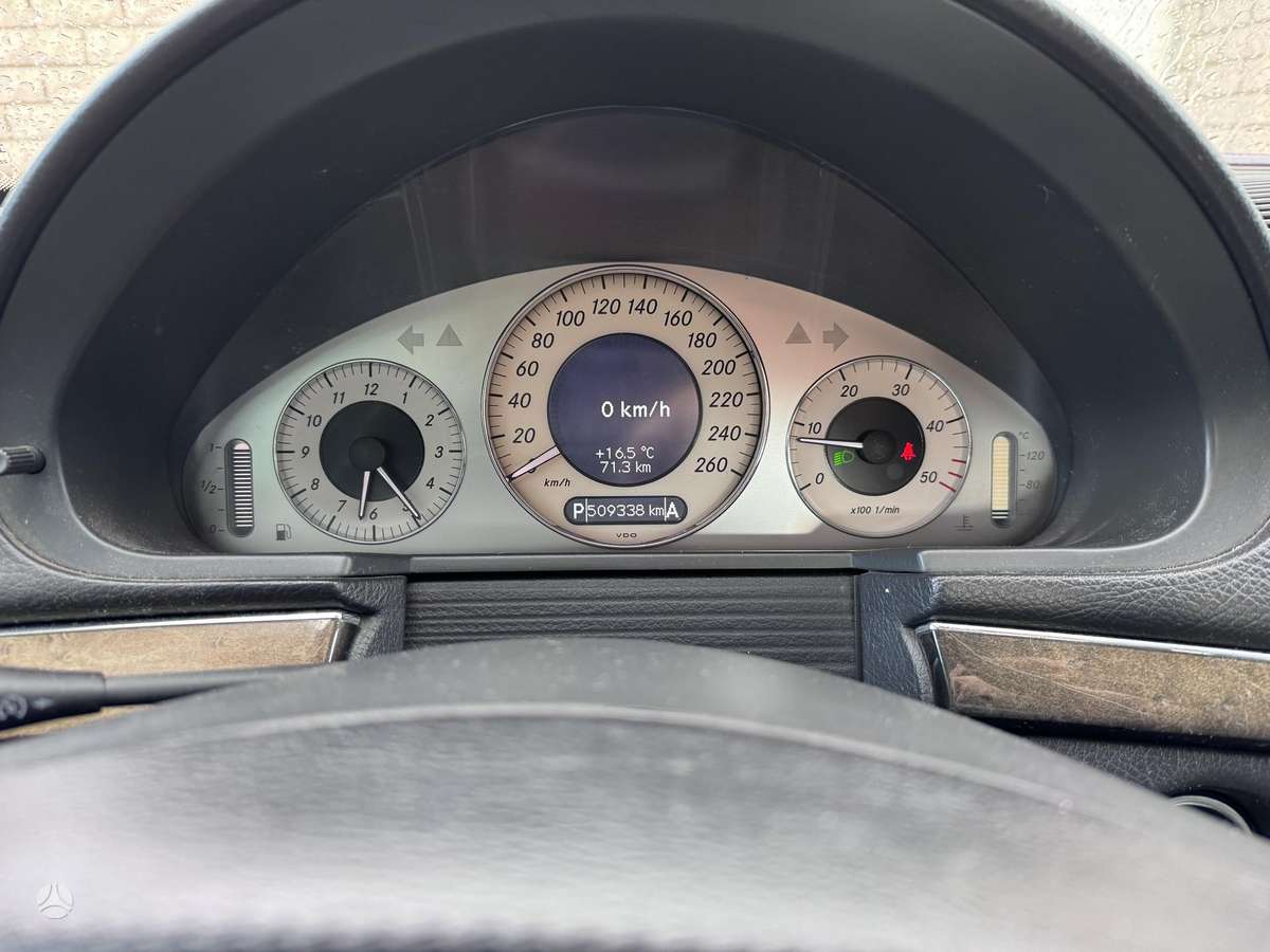 Mercedes-Benz E320, 3.2 l., Седан