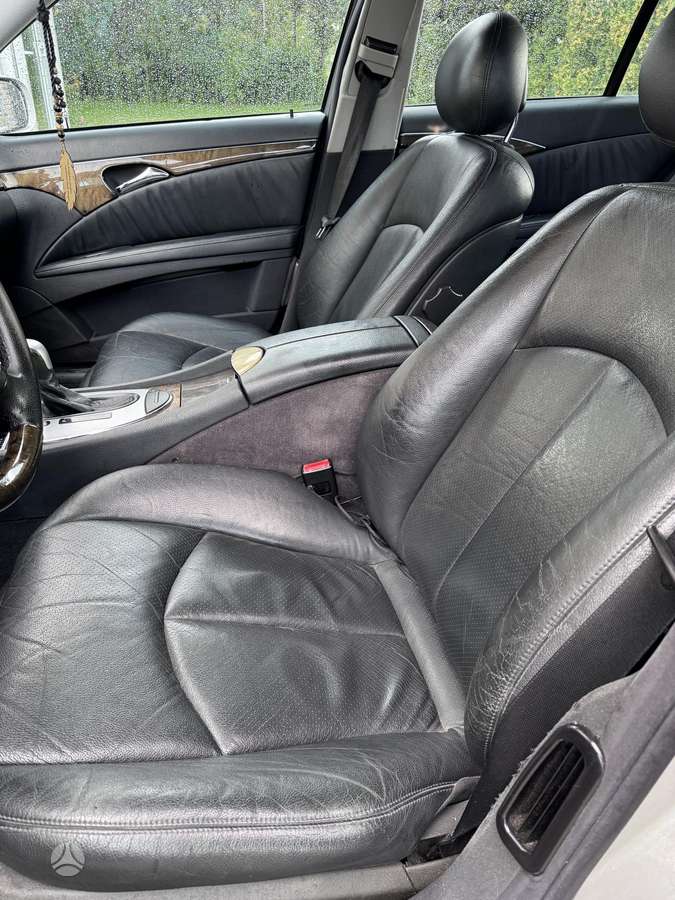 Mercedes-Benz E320, 3.2 l., Седан