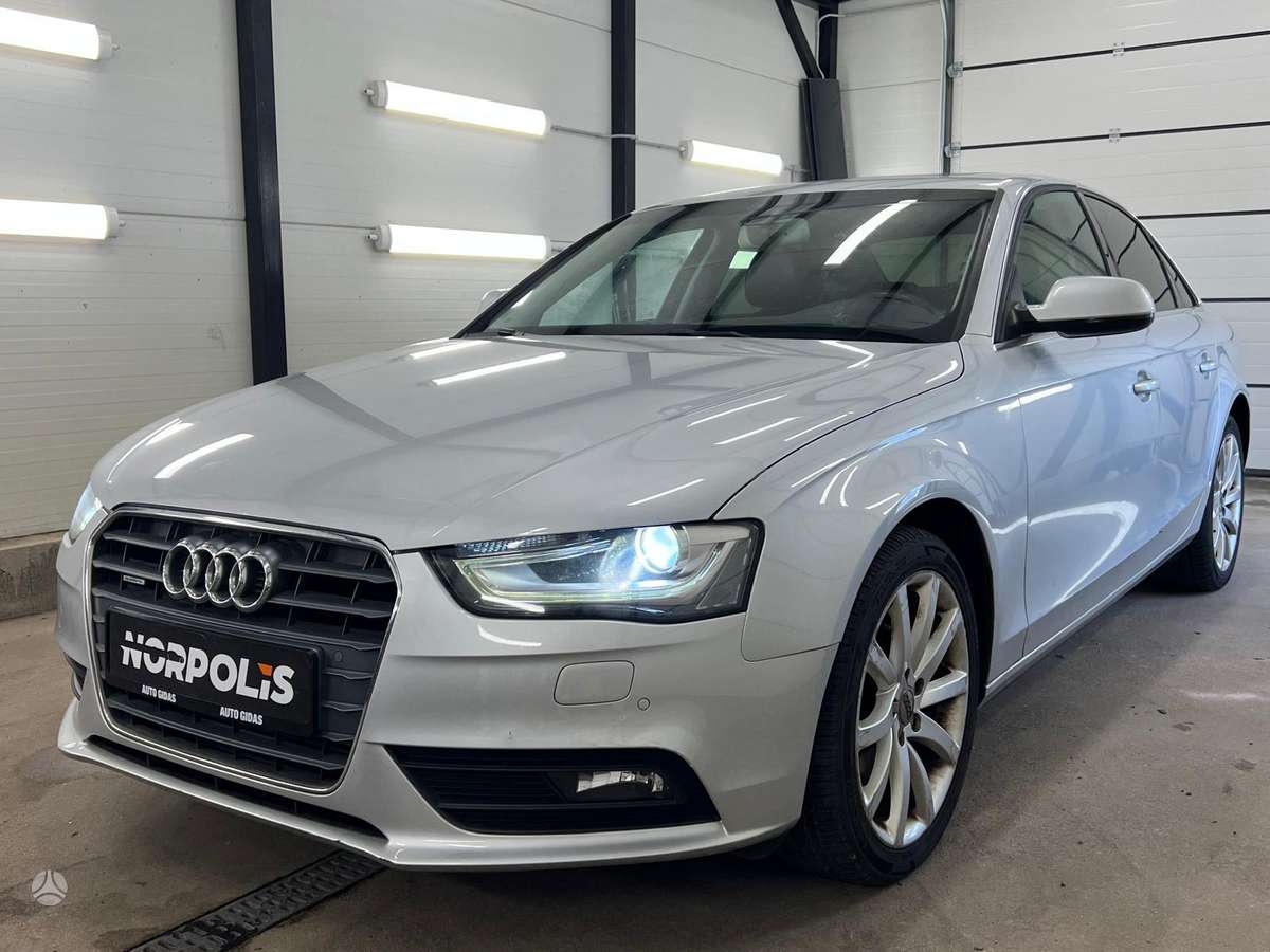 Audi A4, 2.0 l., Седан