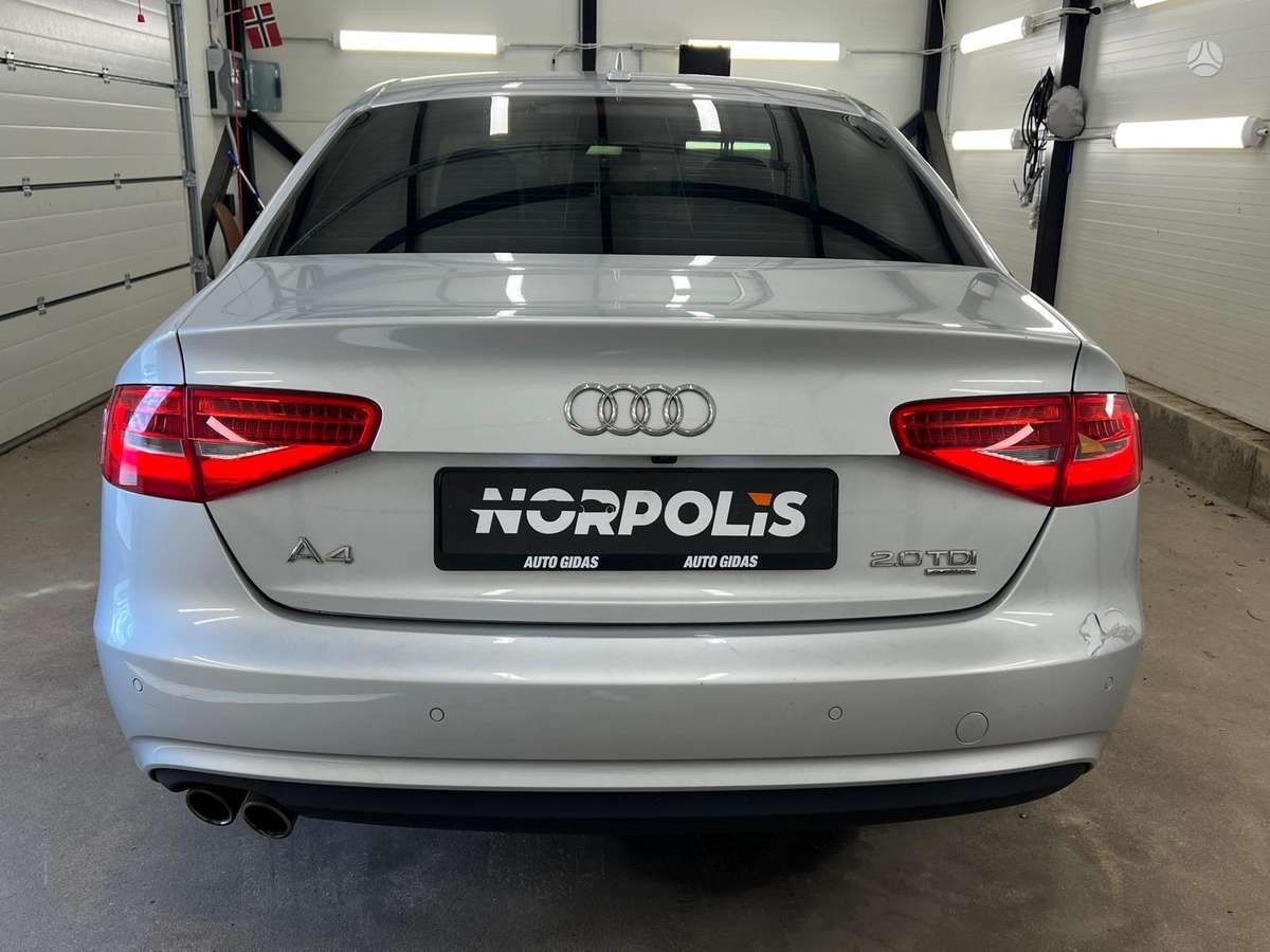 Audi A4, 2.0 l., Седан