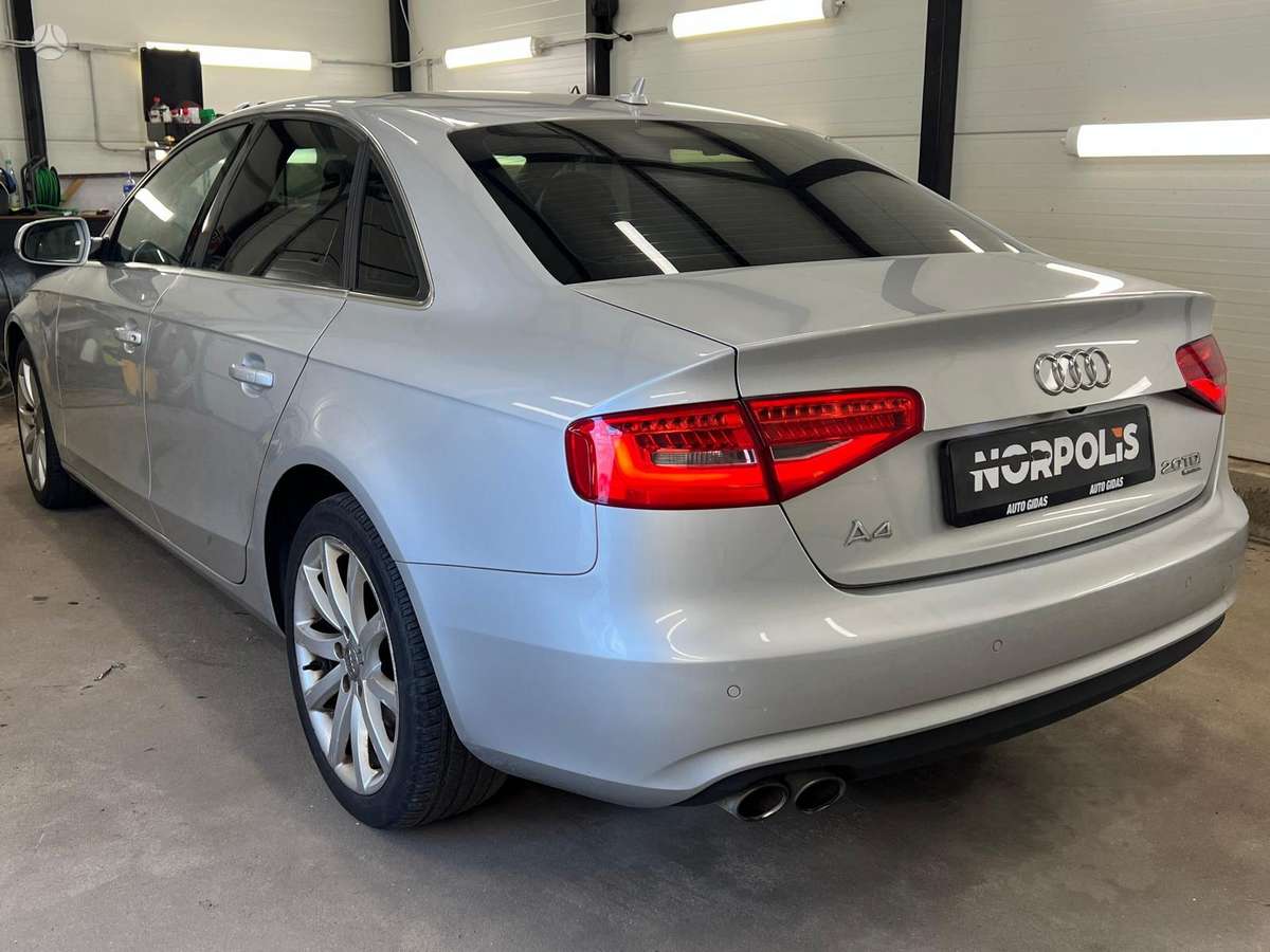Audi A4, 2.0 l., Седан