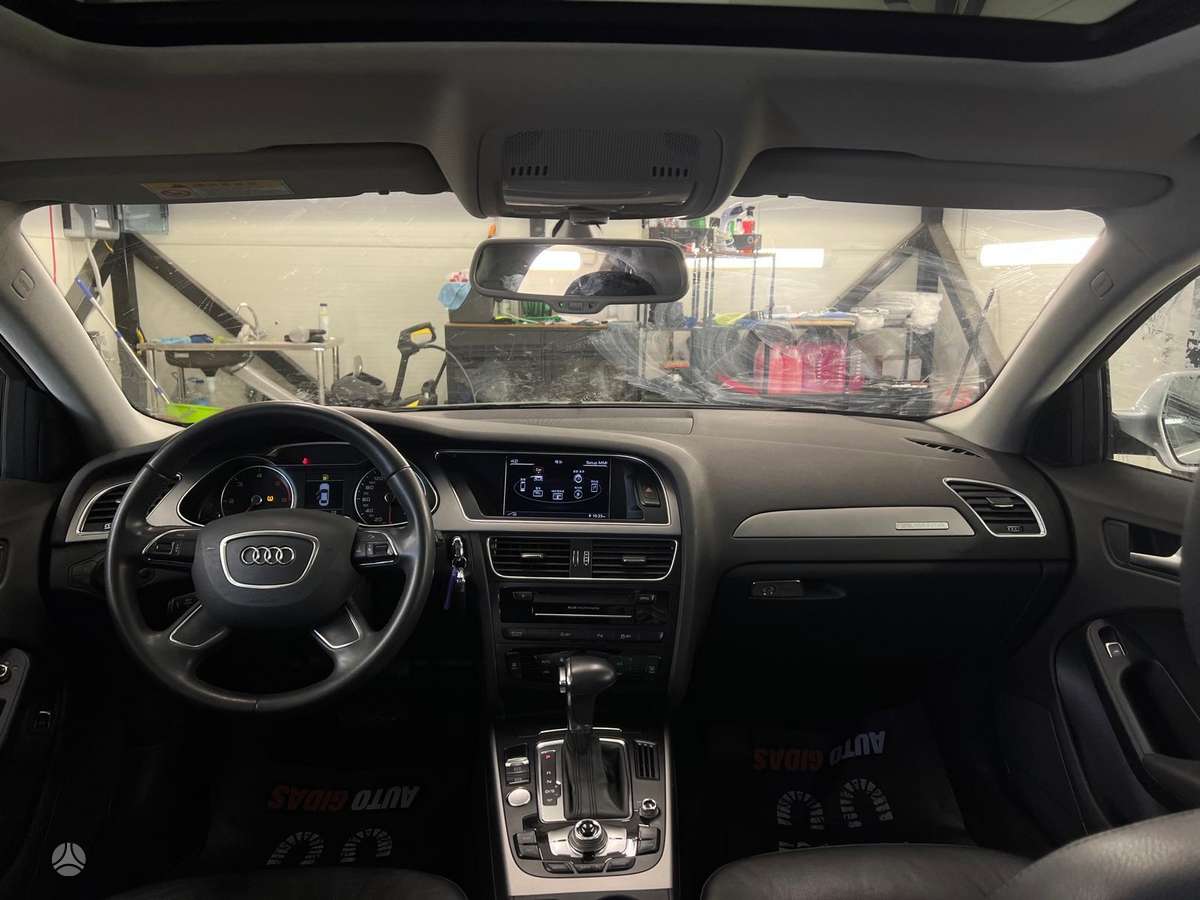 Audi A4, 2.0 l., Седан
