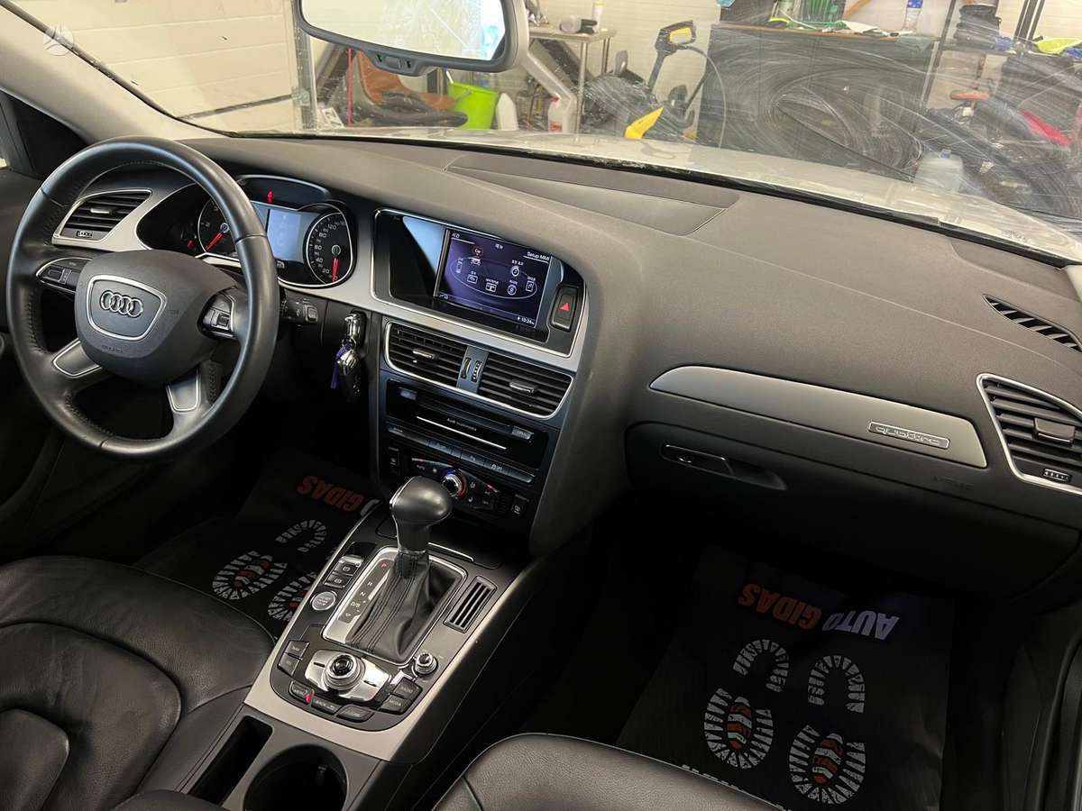 Audi A4, 2.0 l., Седан