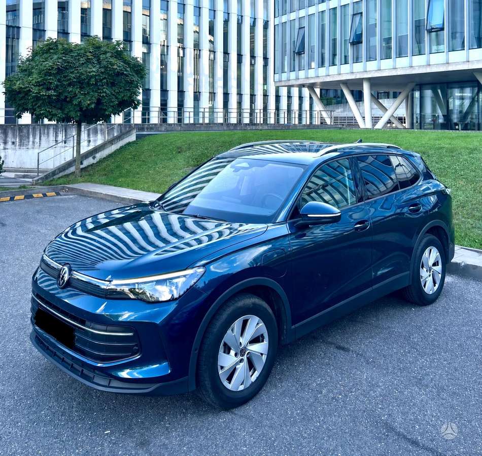 Volkswagen Tiguan - 1