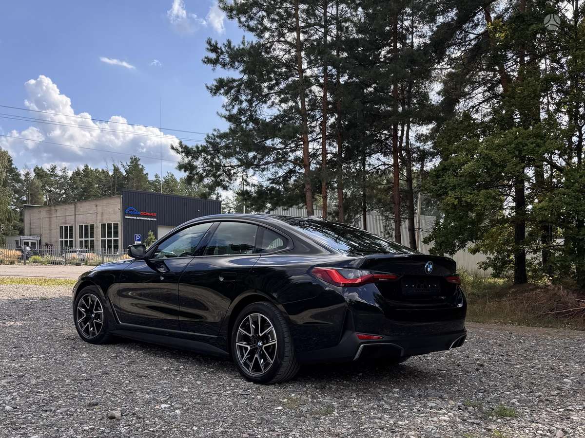 BMW i4, 84 kWh, hatchback