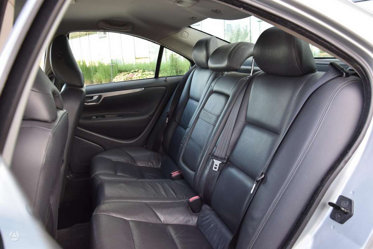 Volvo S60, 2.4 l., Седан